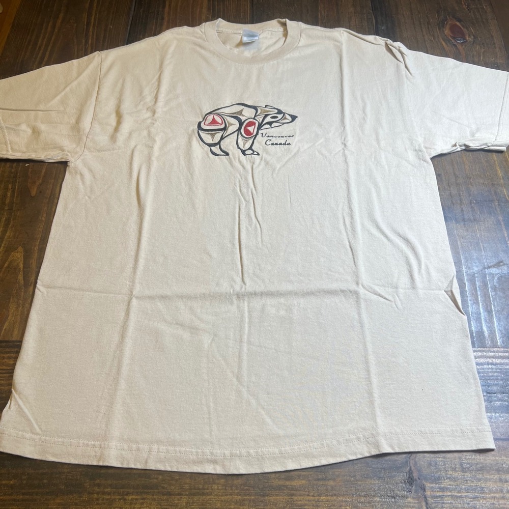 Alstyle Vancouver Canada Bear Indigenous Art embroidered Tee Men XL Short Sleeve